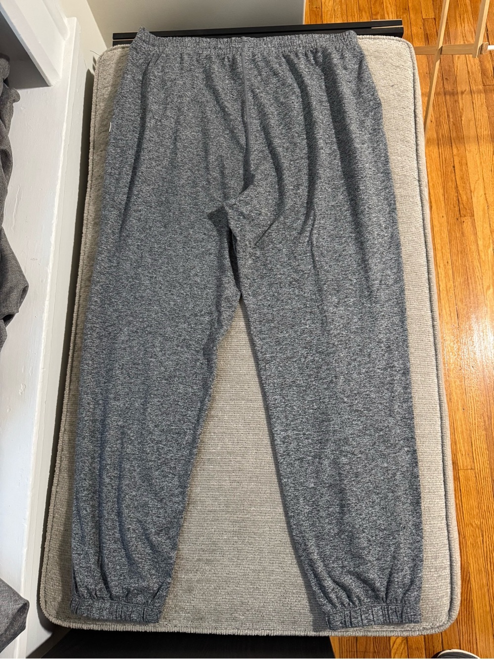 Vuori Women’s Heather Gray Jogger Pants - Picture 2 of 3